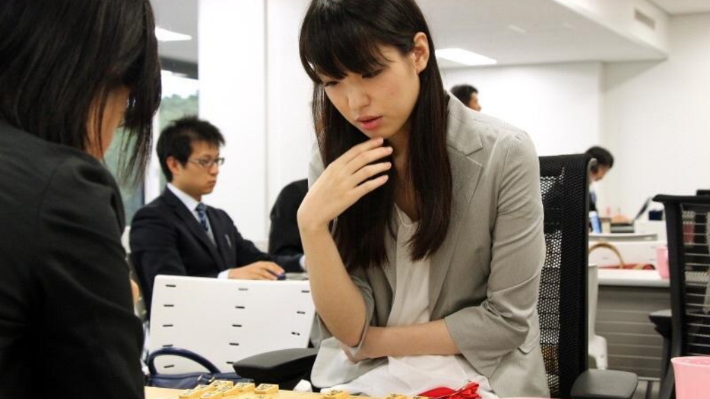 什么的传奇手游赚钱多一点？(传奇手游哪个好搬砖？)插图