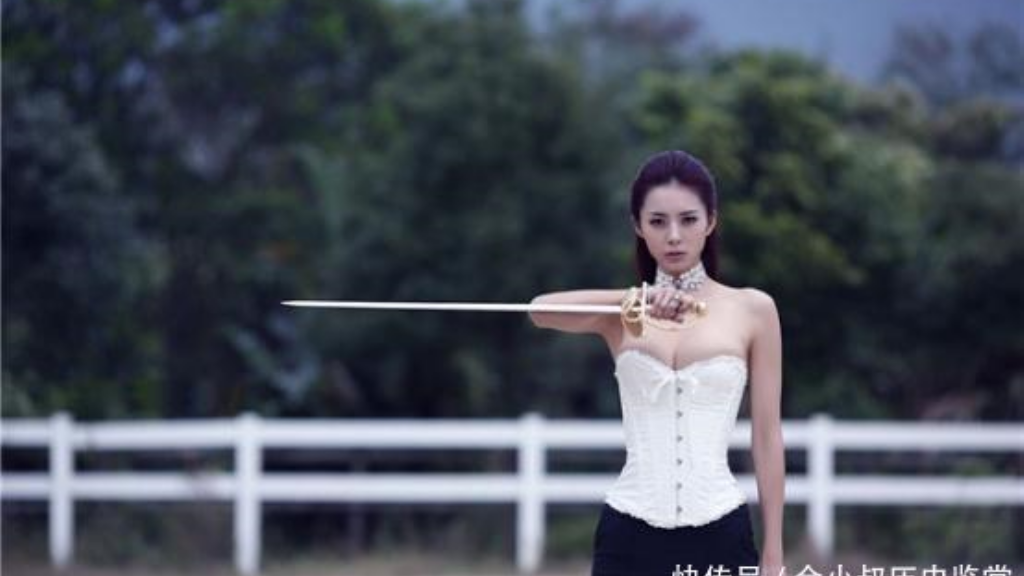 蓝月传奇手游什么英雄好？(什么手游传奇游戏可以赚钱？)插图