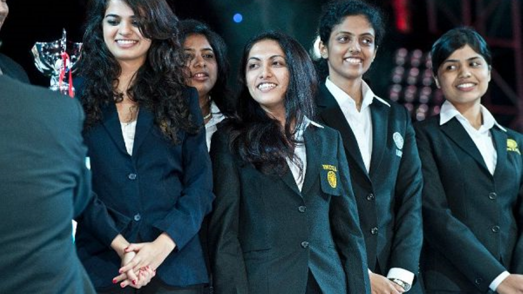 单职业传奇哪里挂机经验高？(传奇4手游全名叫什么？)插图