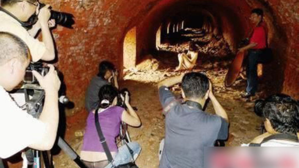 哪个手游传奇可以打装备？(复古传奇手游月宫选哪个？)插图