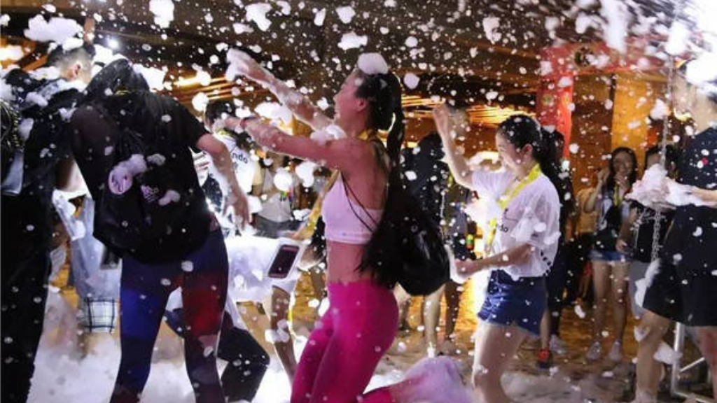 不老传奇什么时候出的手游？(传奇单职业为什么黑屏？)插图