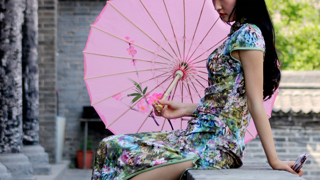 单职业传奇上衣怎么穿？(传奇sf充值点怎么改？)插图