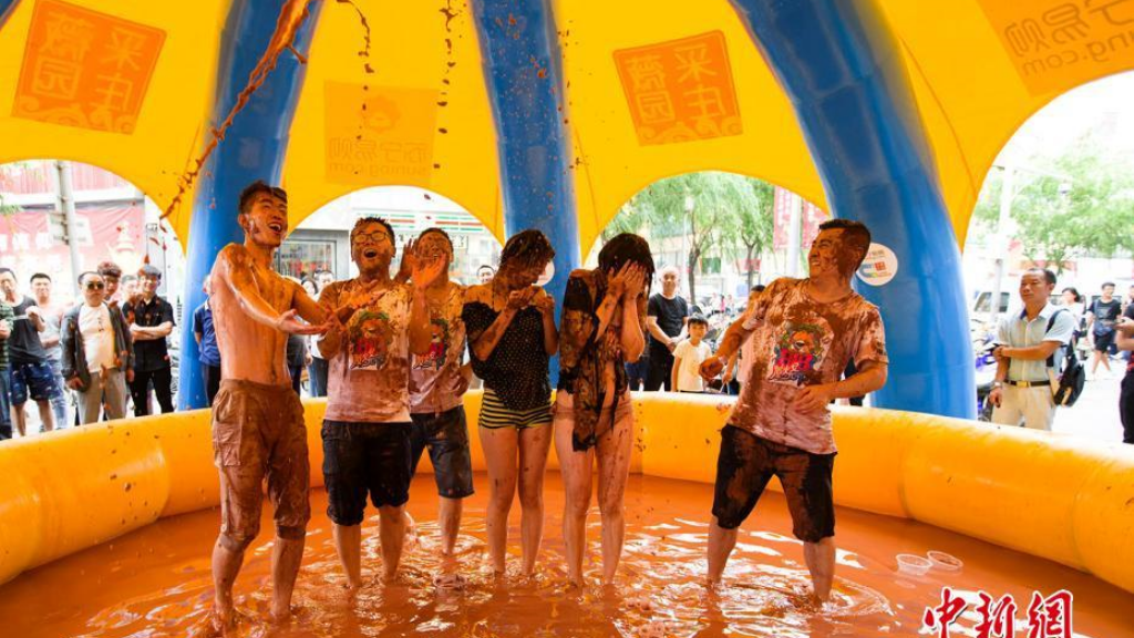 什么传奇手游充钱获得装备？(传奇服务端怎么架设单职业？)插图