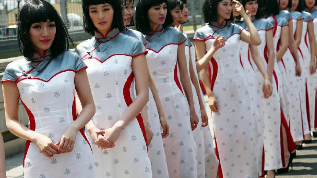 哪个传奇手游版本最大？(传奇世界手游 为什么黄名？)插图