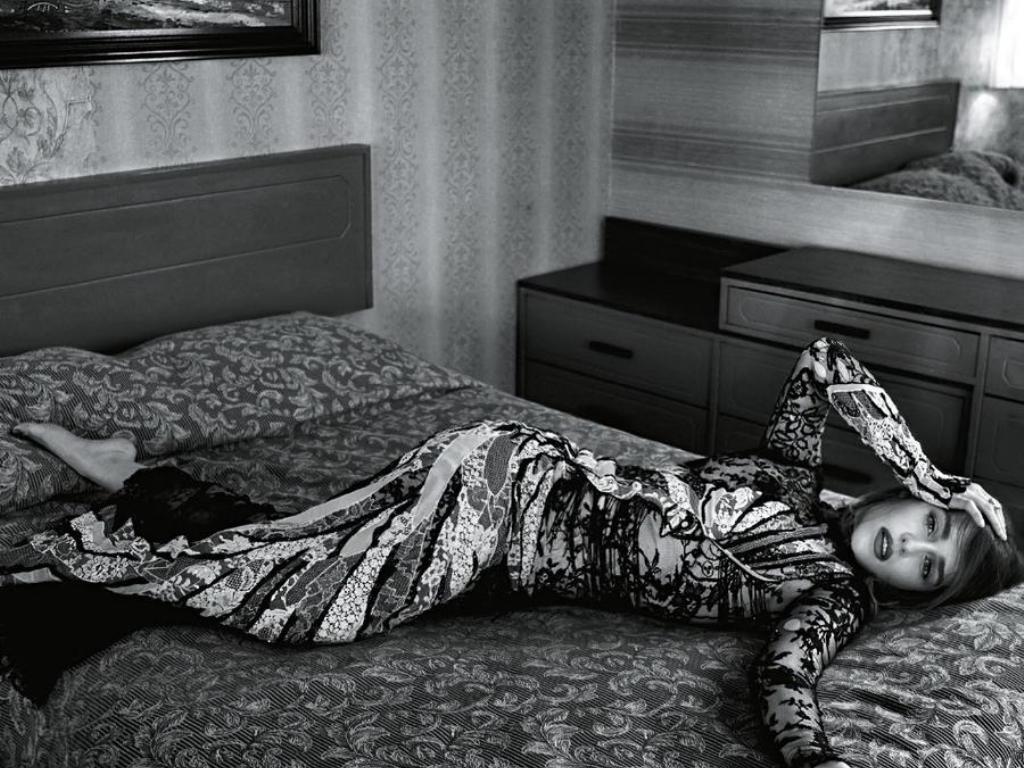 全屏吸怪的传奇手游叫什么？(传奇世界手游哪个区号店？)插图