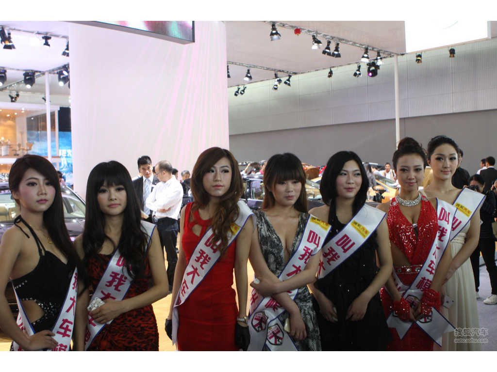 传奇是什么类型的手游游戏？(传奇手游组队有什么好处？)插图