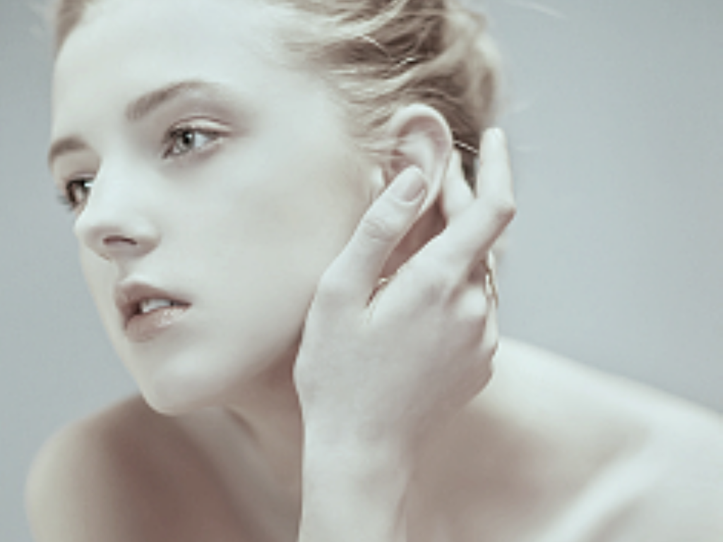 传奇手游首充号有什么好处？(传奇手游虹膜套有什么用？)插图