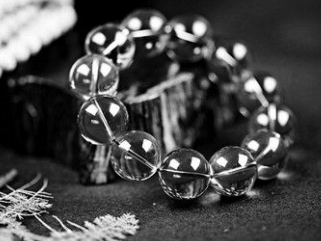 蓝月传奇手游月如多少钱？(传奇手游哪里出装备好？)插图