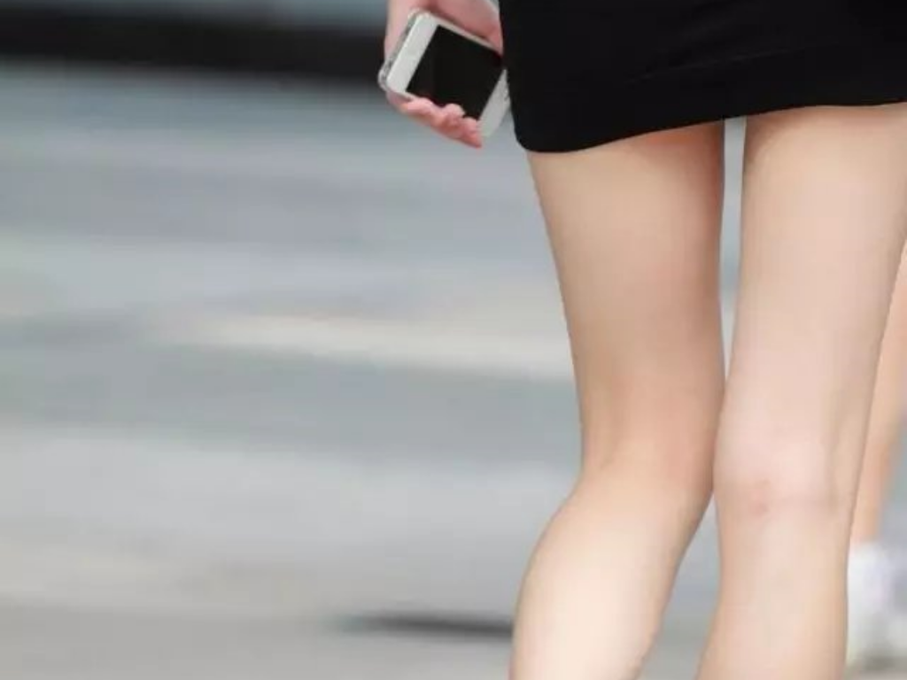 轩辕传奇手游胡八一在哪里？(传奇手游一刀传世多少钱？)插图