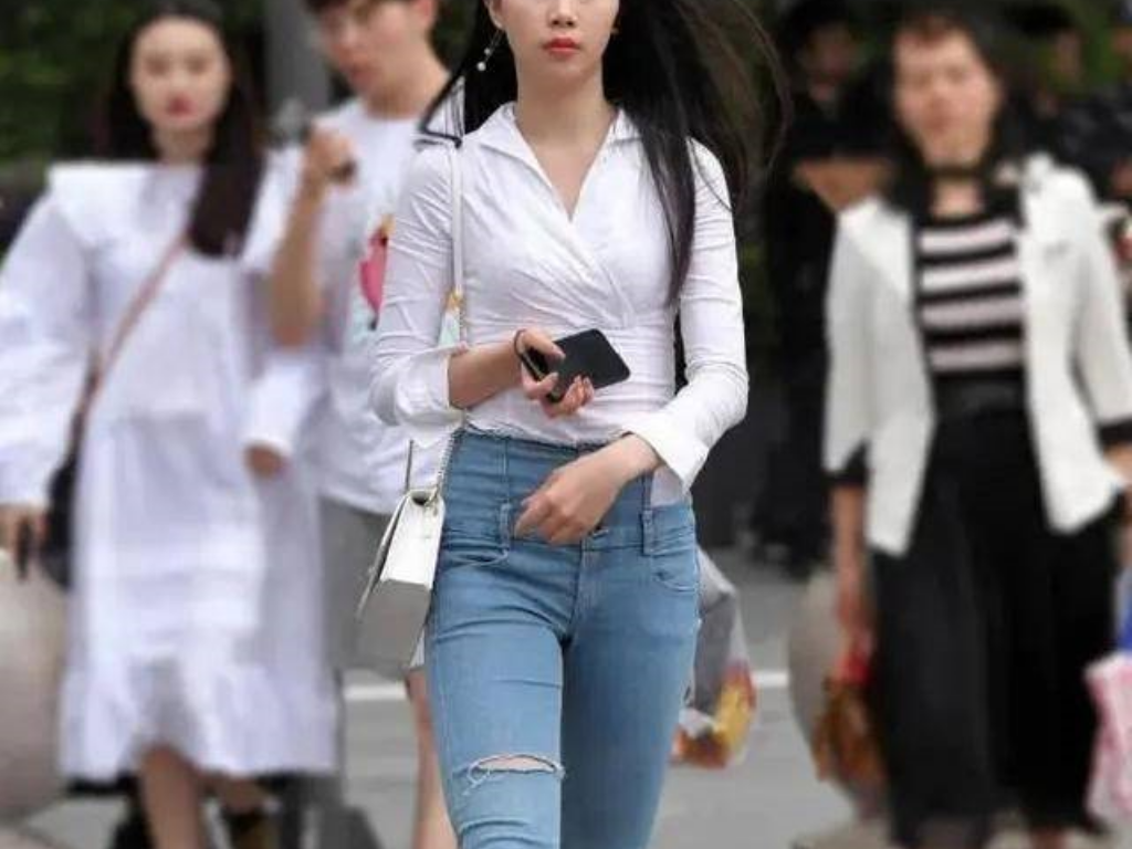 什么是传奇版卡牌皮肤手游？(最火爆的传奇手游盒子是什么游戏？)插图